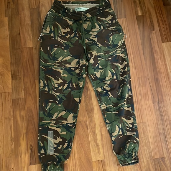 Men’s Off-White c/o Virgil Abloh diagonal camo jogger sweatpants. M. - Picture 4 of 9